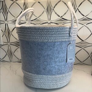NWT Heritage Living felt storage bucket.